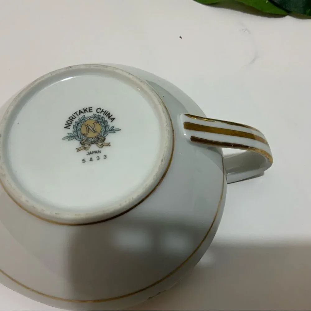 Noritake 5433 Creamer Red and Gray Flowers Gray Band Japan G5